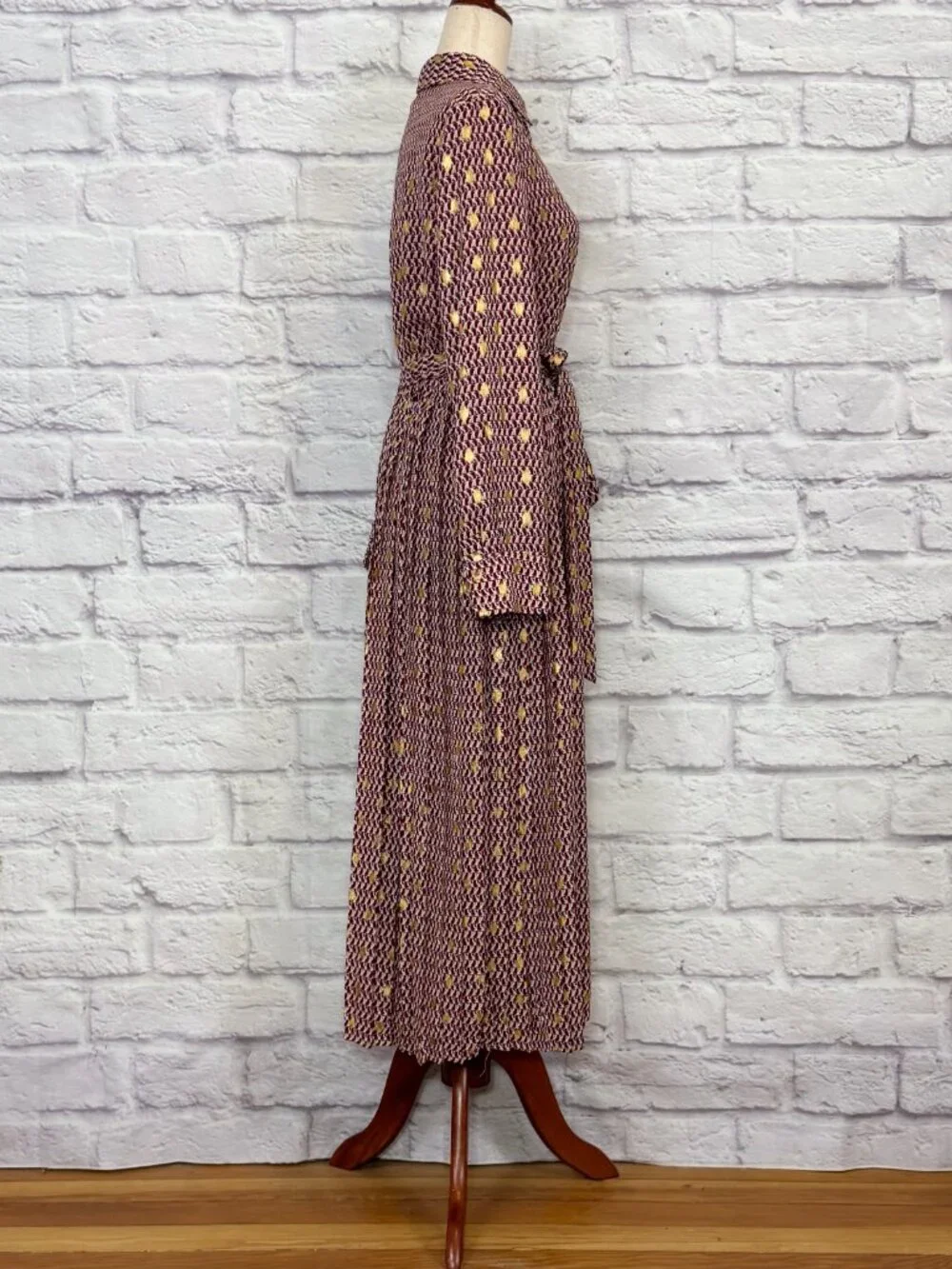 Melloday Abstract Print Metallic Gold Jacquard Pleated Midi Dress - Picture 3 of 6